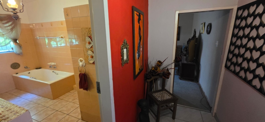 6 Bedroom Property for Sale in Wilkeville North West